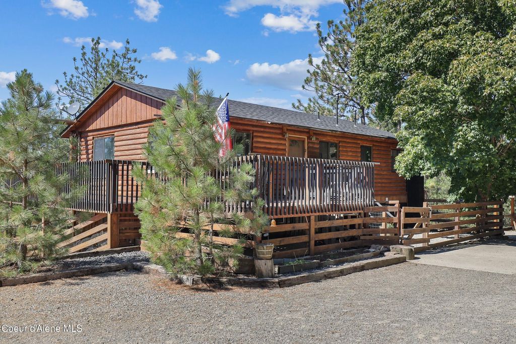 Photo of 15987 CHANTILLY Ln, Post Falls, ID 83854 (MLS # 26-3886)