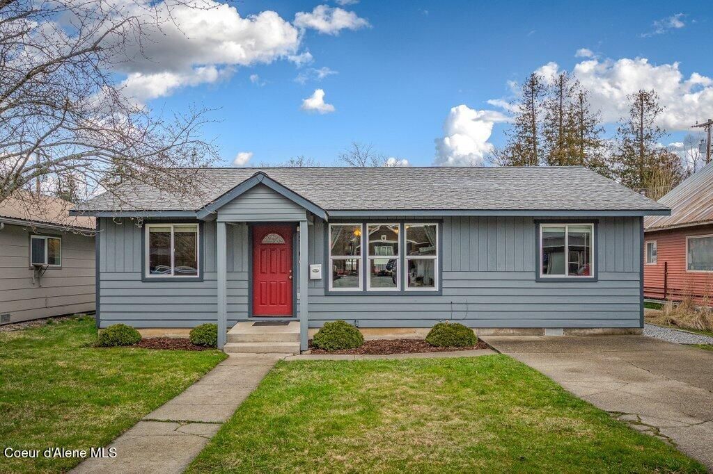 Photo of 216 Second Ave, Sandpoint, ID 83864 (MLS # 26-2491)