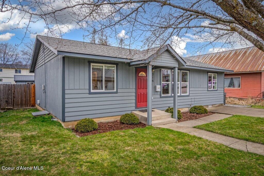 Photo of 216 Second Ave, Sandpoint, ID 83864 (MLS # 26-2491)