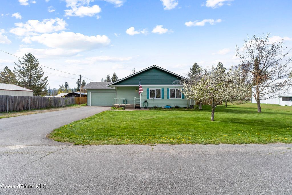 Photo of 372 Glidden Ave, Priest River, ID 83856 (MLS # 26-4112)