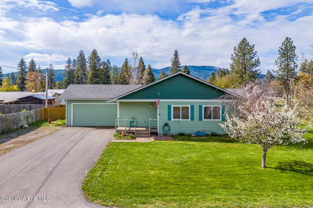 Photo of 372 Glidden Ave, Priest River, ID 83856 (MLS # 26-4112)