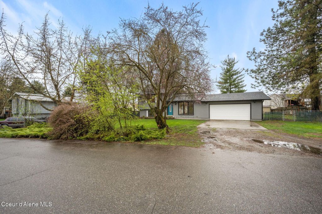 Photo of 2020 James Crowe Dr, Hayden, ID 83835 (MLS # 26-3464)