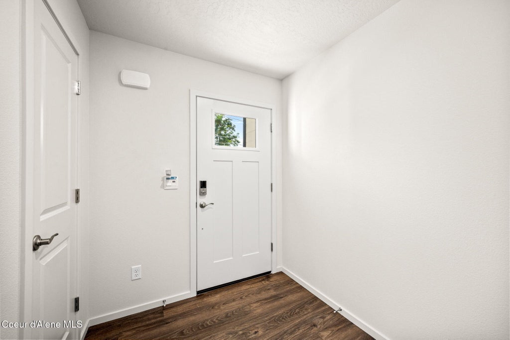 Photo of 1129 Pinewood, Coeur dAlene, ID 83814 (MLS # 26-10113)