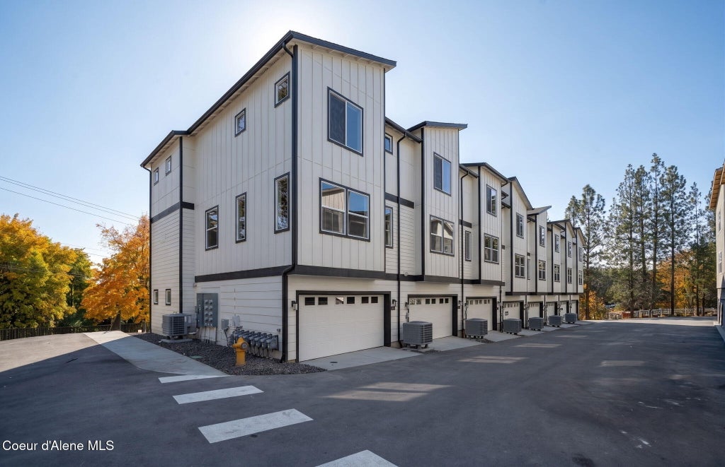 Photo of 1129 Pinewood, Coeur dAlene, ID 83814 (MLS # 26-10113)