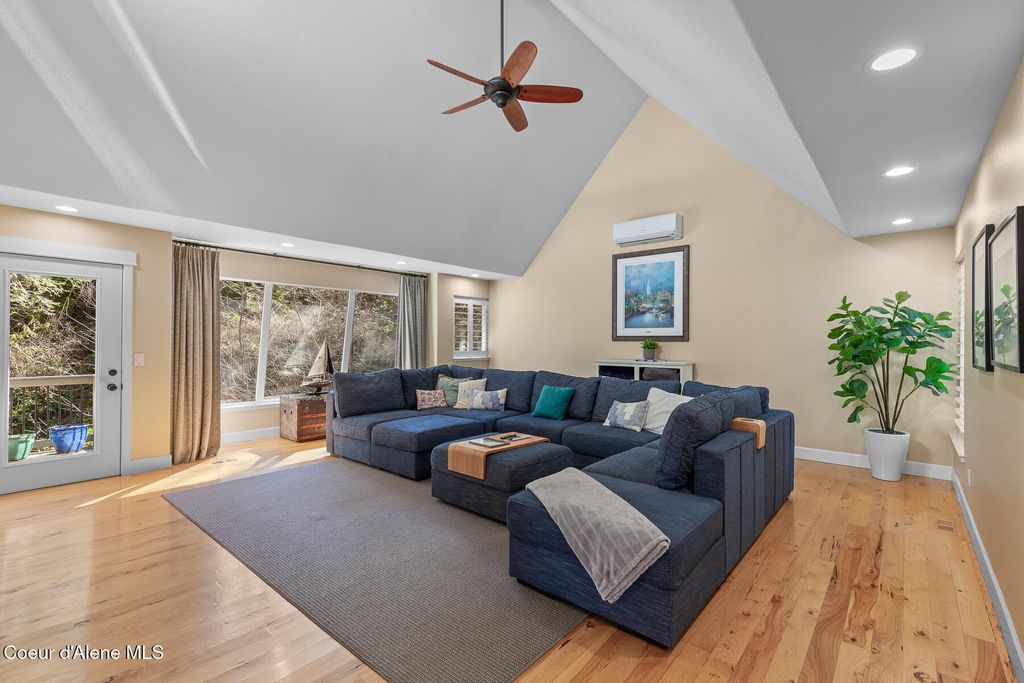 Photo of 612 14th St, Coeur dAlene, ID 83814 (MLS # 26-2709)