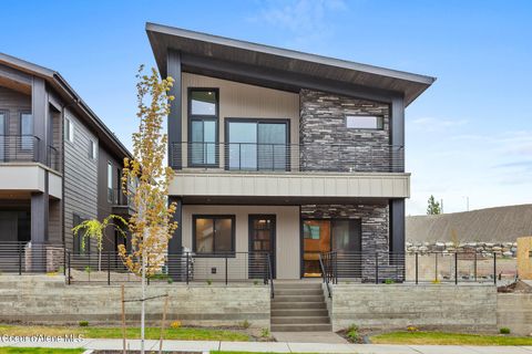 Photo of 2881 Lumber Ln, Coeur dAlene, ID 83814 (MLS # 25-10751)