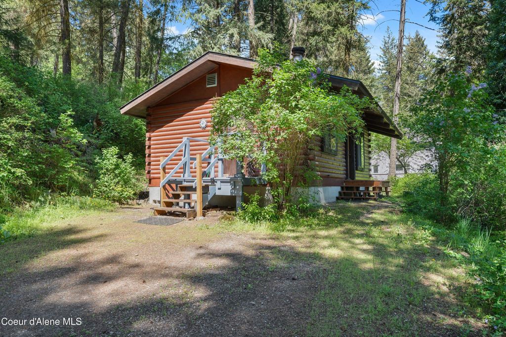 Photo of 906 Canal ST, Coeur dAlene, ID 83814 (MLS # 26-4897)