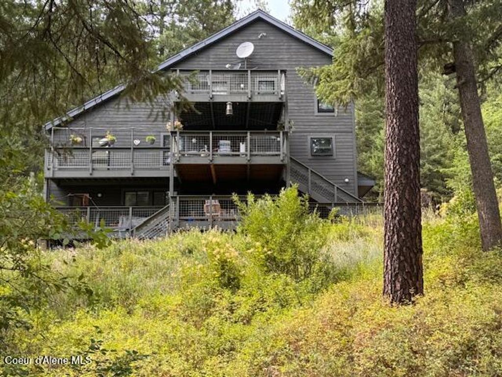 Photo of 5005 Cougar Estates Rd, Coeur dAlene, ID 83814 (MLS # 25-5621)