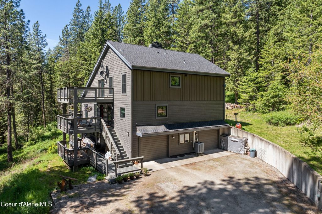 Photo of 5005 Cougar Estates Rd, Coeur dAlene, ID 83814 (MLS # 25-5621)