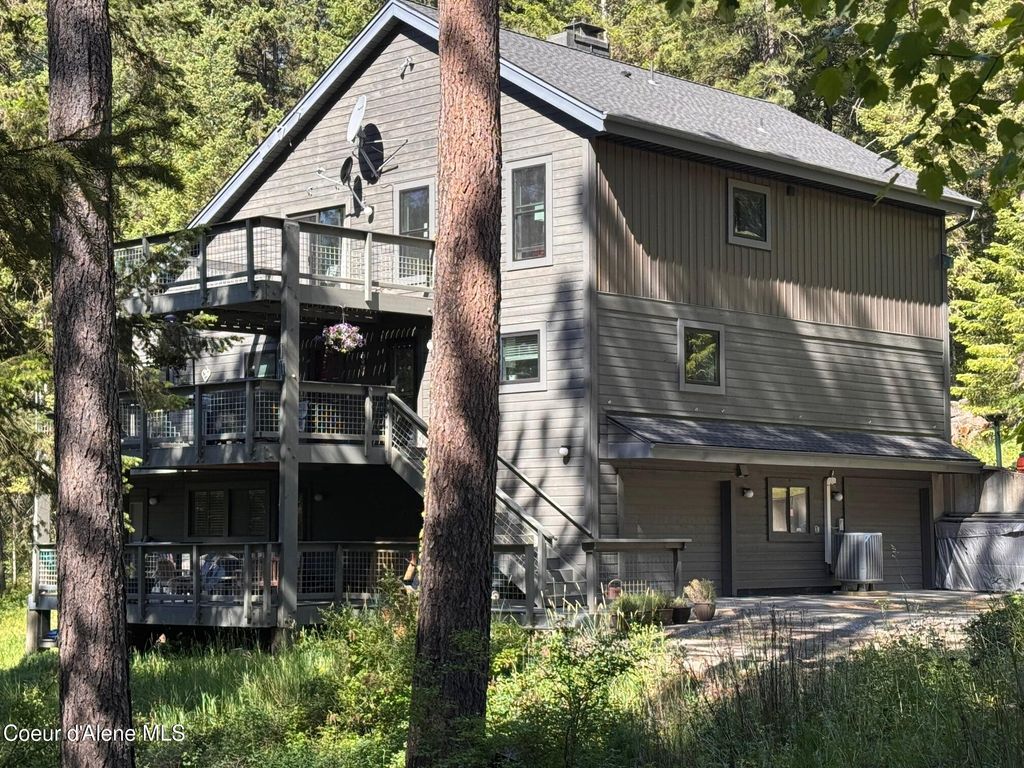 Photo of 5005 Cougar Estates Rd, Coeur dAlene, ID 83814 (MLS # 25-5621)