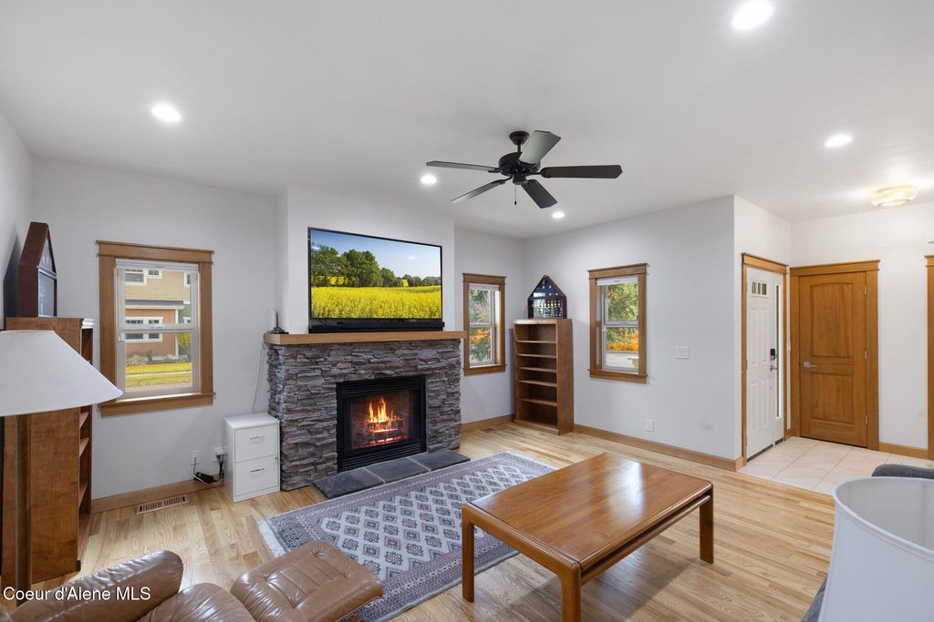 Photo of 4083 SHOREVIEW Ln, Coeur dAlene, ID 83814 (MLS # 26-21)