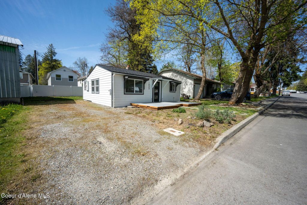 Photo of 1033 1st St, Coeur dAlene, ID 83814 (MLS # 26-3917)