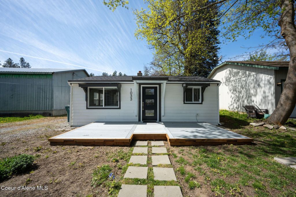 Photo of 1033 1st St, Coeur dAlene, ID 83814 (MLS # 26-3917)