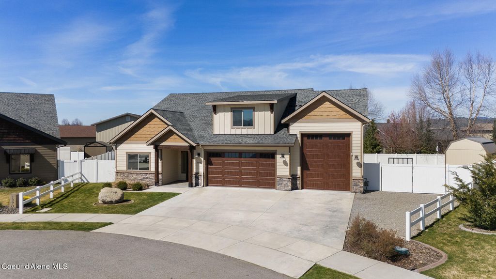 Photo of 1402 Wayward Cir, Post Falls, ID 83854 (MLS # 26-3225)