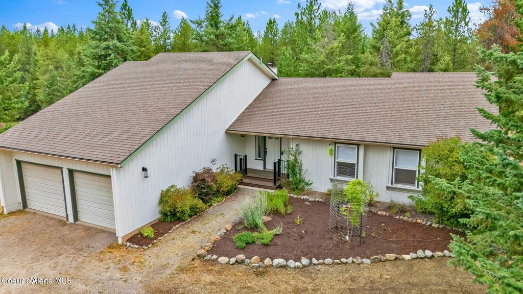 Photo of 8785 COEUR D ALENE Dr, Spirit Lake, ID 83869 (MLS # 25-7654)