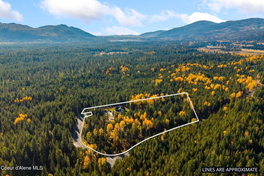 Photo of 1708 Saddleback DR, Naples, ID 83847 (MLS # 26-10626)