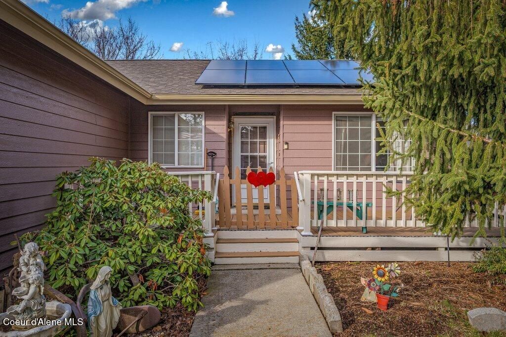 Photo of 1019 Nellie Ct, Post Falls, ID 83854 (MLS # 26-1670)