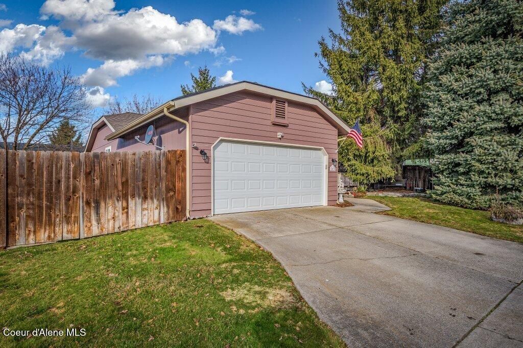 Photo of 1019 Nellie Ct, Post Falls, ID 83854 (MLS # 26-1670)