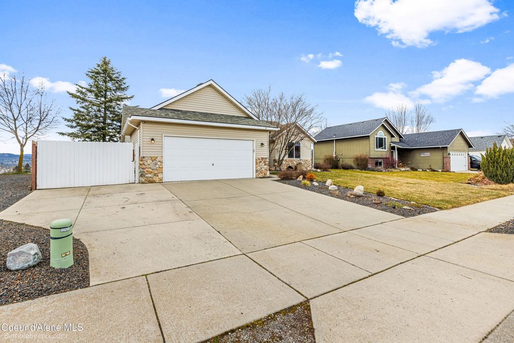 Photo of 585 Divot Ave, Post Falls, ID 83854 (MLS # 26-1956)