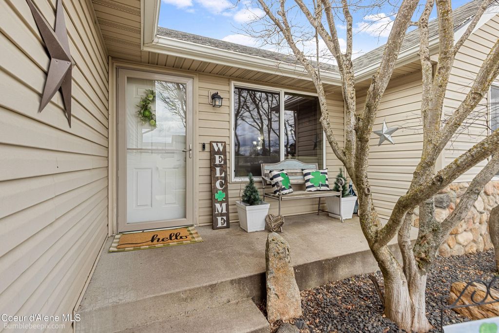 Photo of 585 Divot Ave, Post Falls, ID 83854 (MLS # 26-1956)