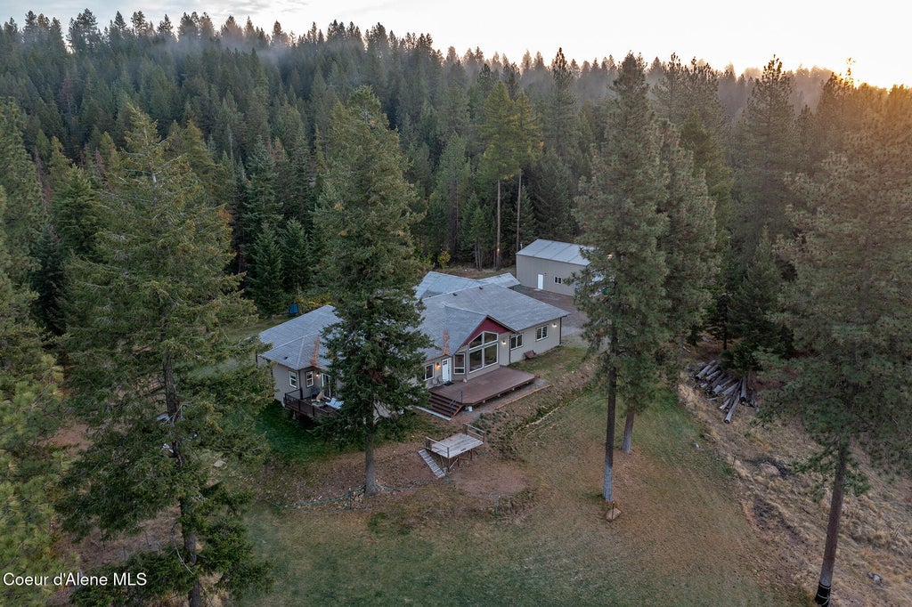Photo of 15657 Smith AVE, Hauser, ID 83854 (MLS # 26-10341)