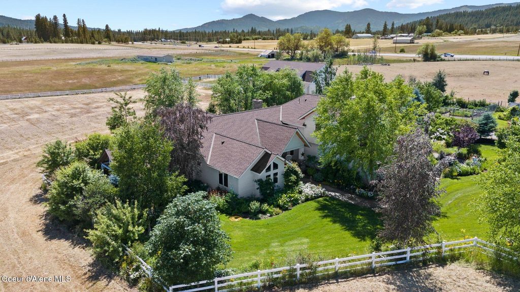 Photo of 6232 Quaking Aspen Dr, Coeur dAlene, ID 83814 (MLS # 25-7755)