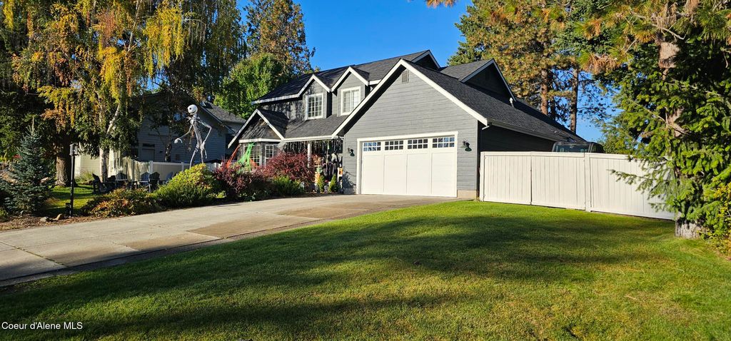 Photo of 8323 TARTAN Dr, Hayden, ID 83835 (MLS # 25-10094)