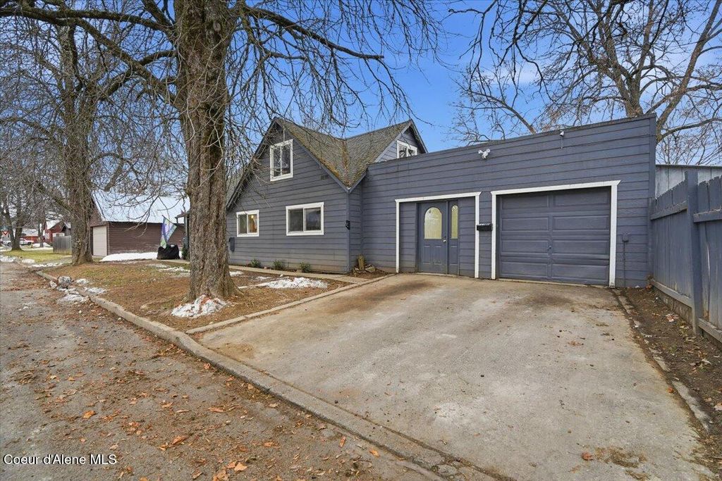 Photo of 215 Forest Ave, Sandpoint, ID 83864 (MLS # 26-727)