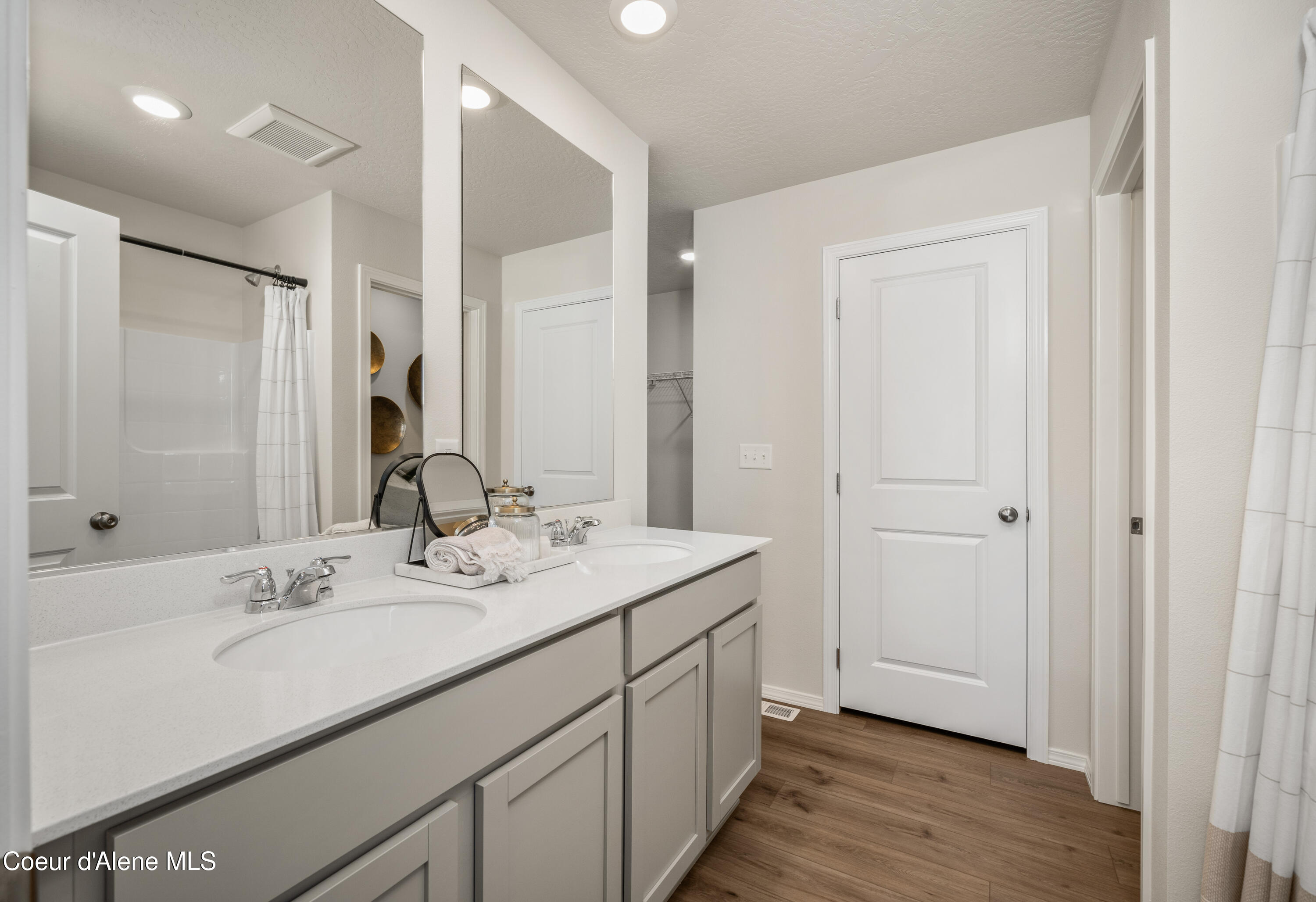 Hayden, Idaho 83835, United States, 4 Bedrooms Bedrooms, ,3 BathroomsBathrooms,Residential,Active,78541