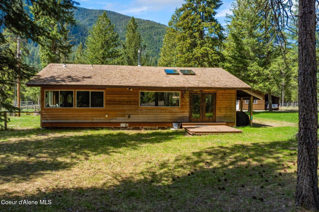Photo of 384 Earl Lane Lane, Bonners Ferry, ID 83805 (MLS # 26-10279)