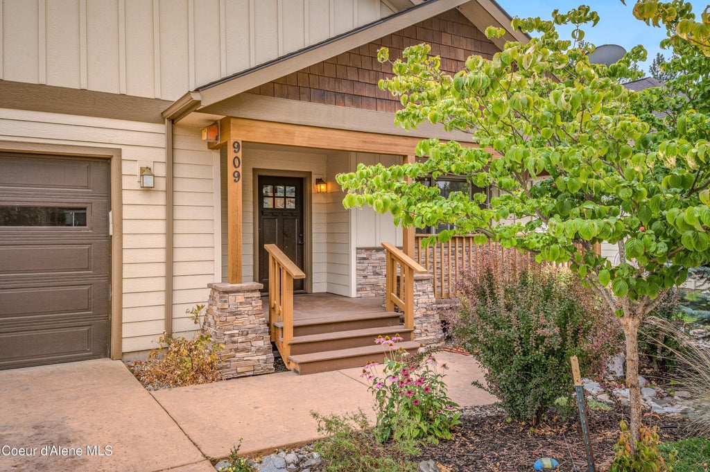 Photo of 909 Northview DR, Sandpoint, ID 83864 (MLS # 26-9069)