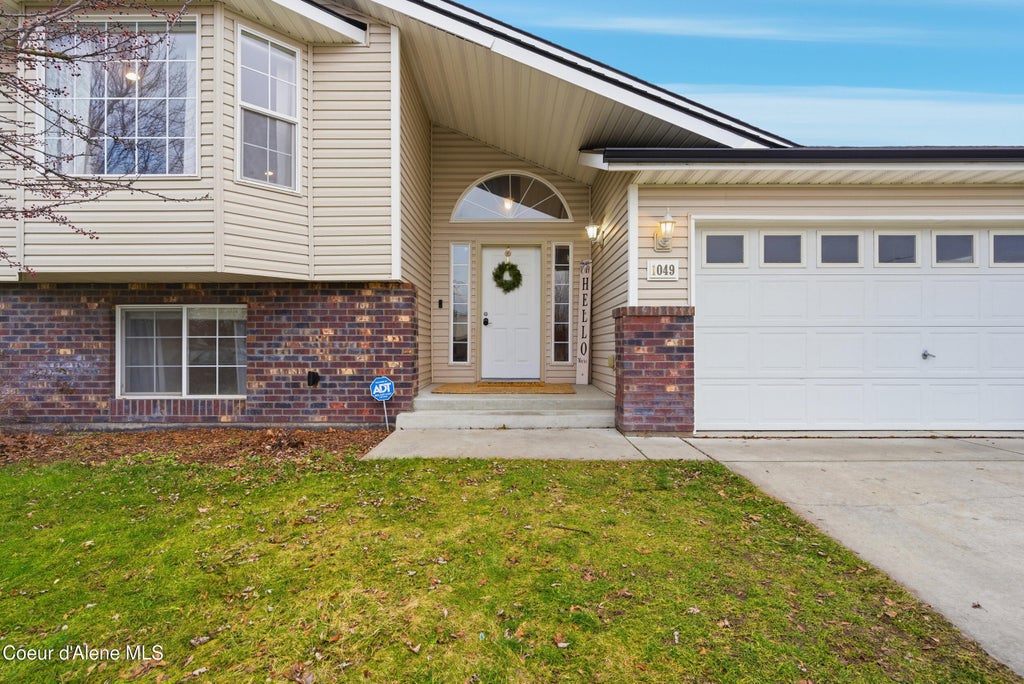 Photo of 1049 Bainbridge St, Post Falls, ID 83854 (MLS # 26-7757)