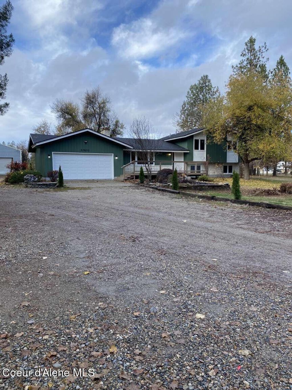 Photo of 27603 Cottonwood Rd, Chattaroy, WA 99003 (MLS # 25-10871)