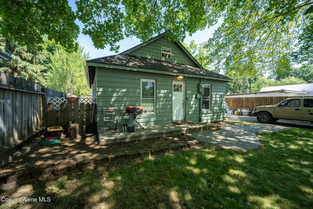 Photo of 1901 Pennsylvania Ave, Coeur dAlene, ID 83814 (MLS # 26-1645)