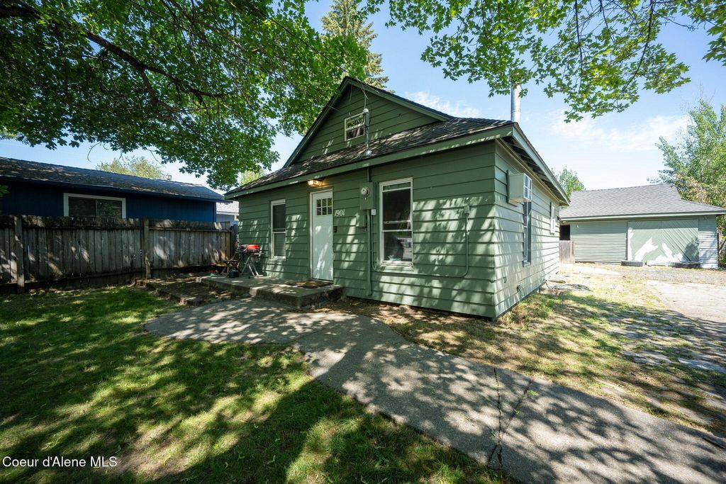 Photo of 1901 Pennsylvania Ave, Coeur dAlene, ID 83814 (MLS # 26-1645)