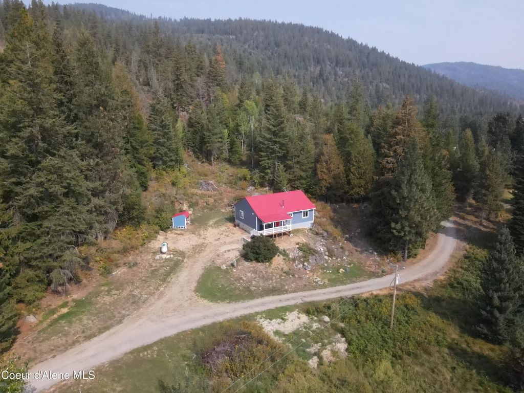 Photo of 194 Quartz Ln, Naples, ID 83847 (MLS # 25-9180)