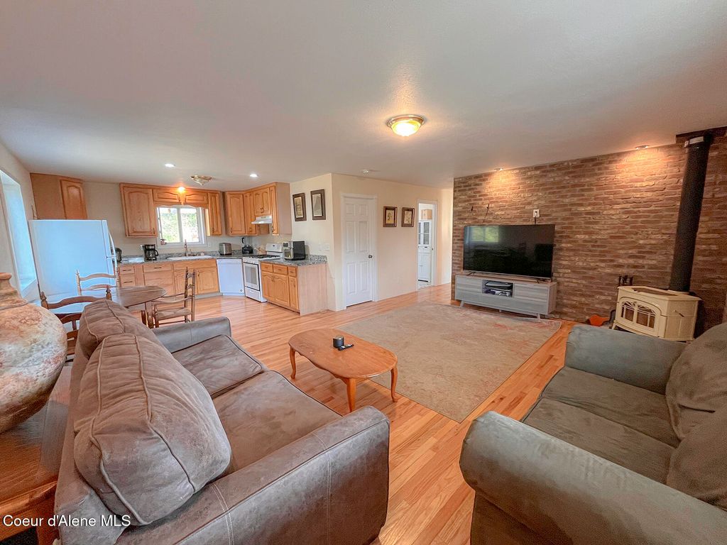 Photo of 194 Quartz Ln, Naples, ID 83847 (MLS # 25-9180)