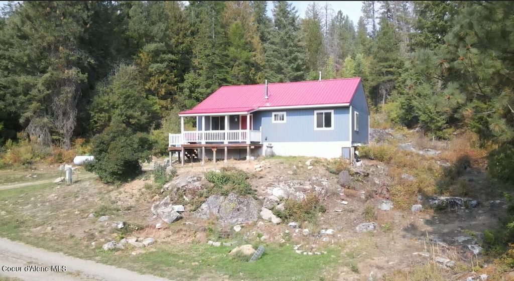 Photo of 194 Quartz Ln, Naples, ID 83847 (MLS # 25-9180)