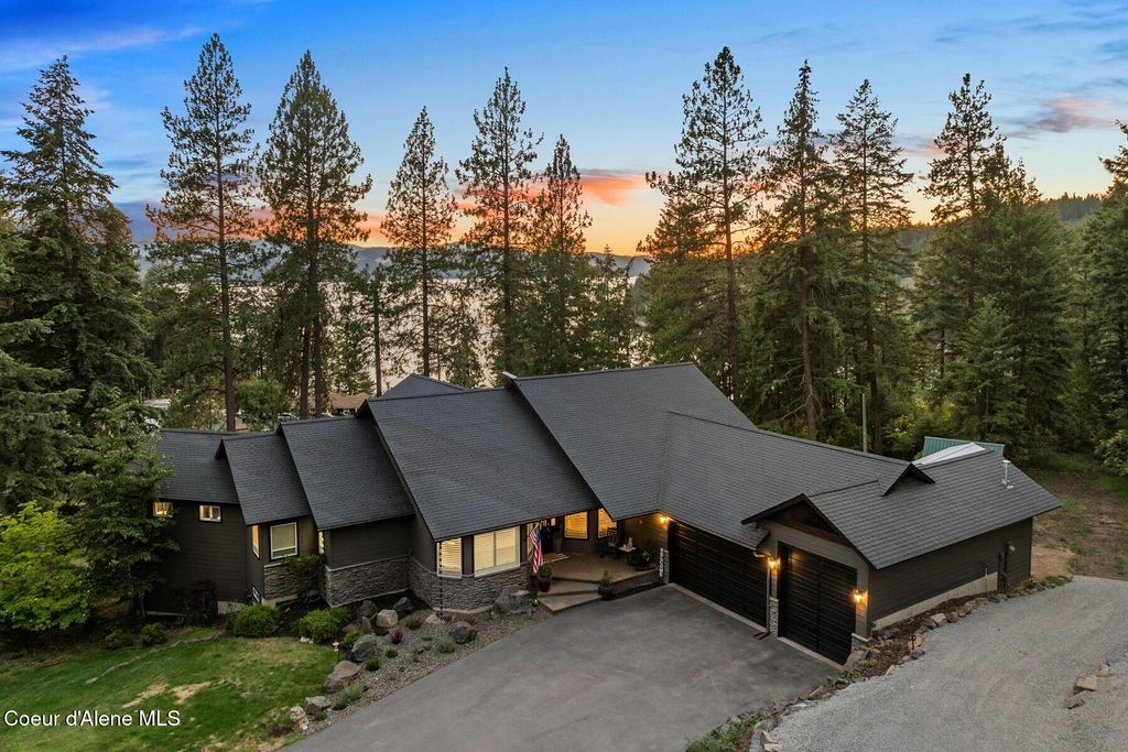 Photo of 3124 Lochurst Ln, Coeur dAlene, ID 83814 (MLS # 26-7400)