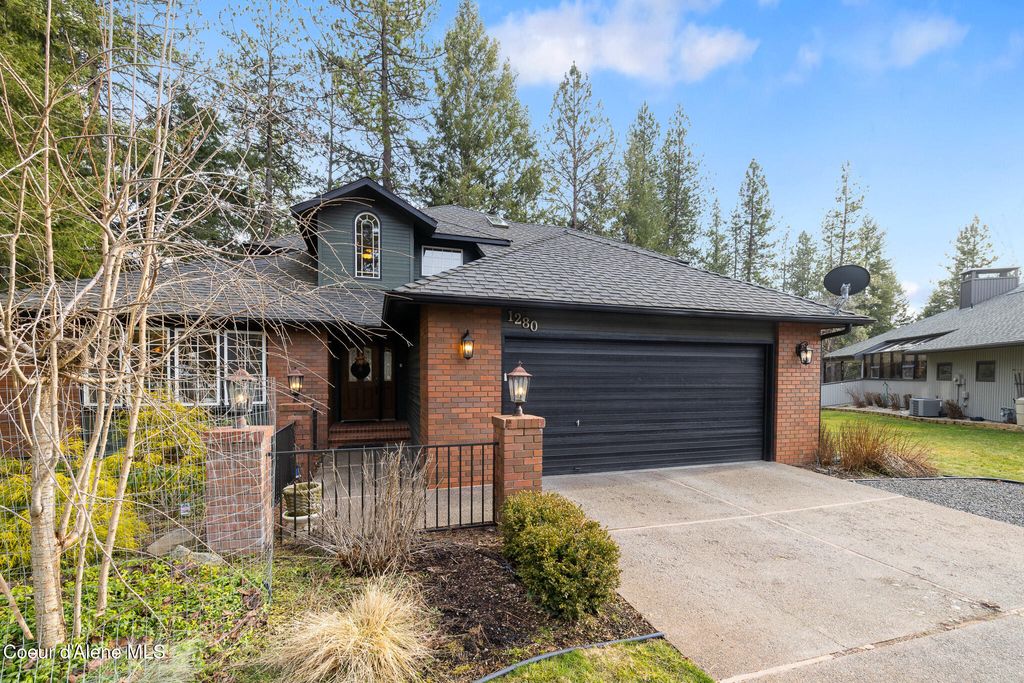 Photo of 1280 Glenmore Ct, Hayden, ID 83835 (MLS # 26-1354)