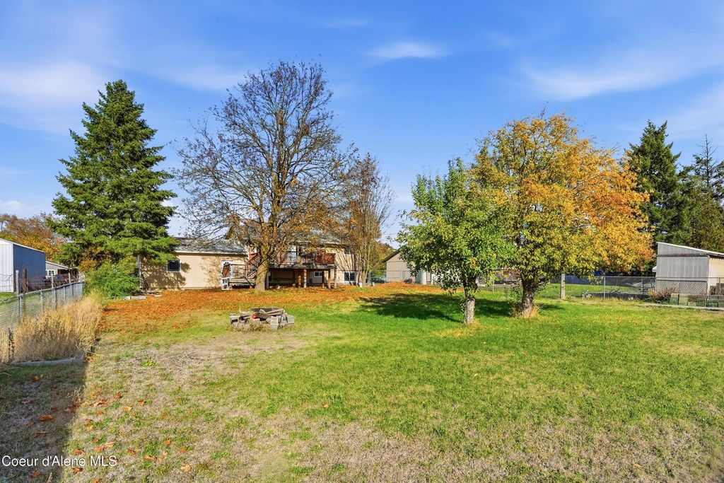 Photo of 13312 Rockwell Ave, Spokane Valley, WA 99216 (MLS # 25-10984)