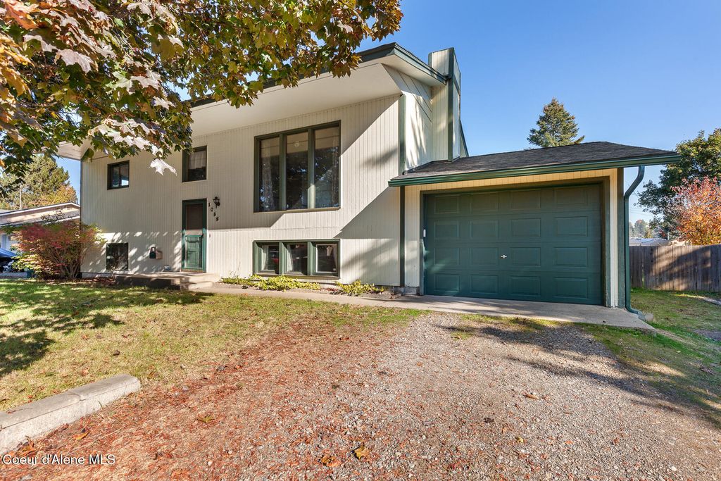 Photo of 1052 Monarch Ave, Post Falls, ID 83854 (MLS # 25-10368)