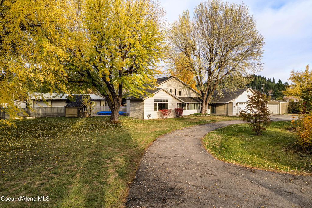 Photo of 10 Lewiston, Pinehurst, ID 83850 (MLS # 25-10692)