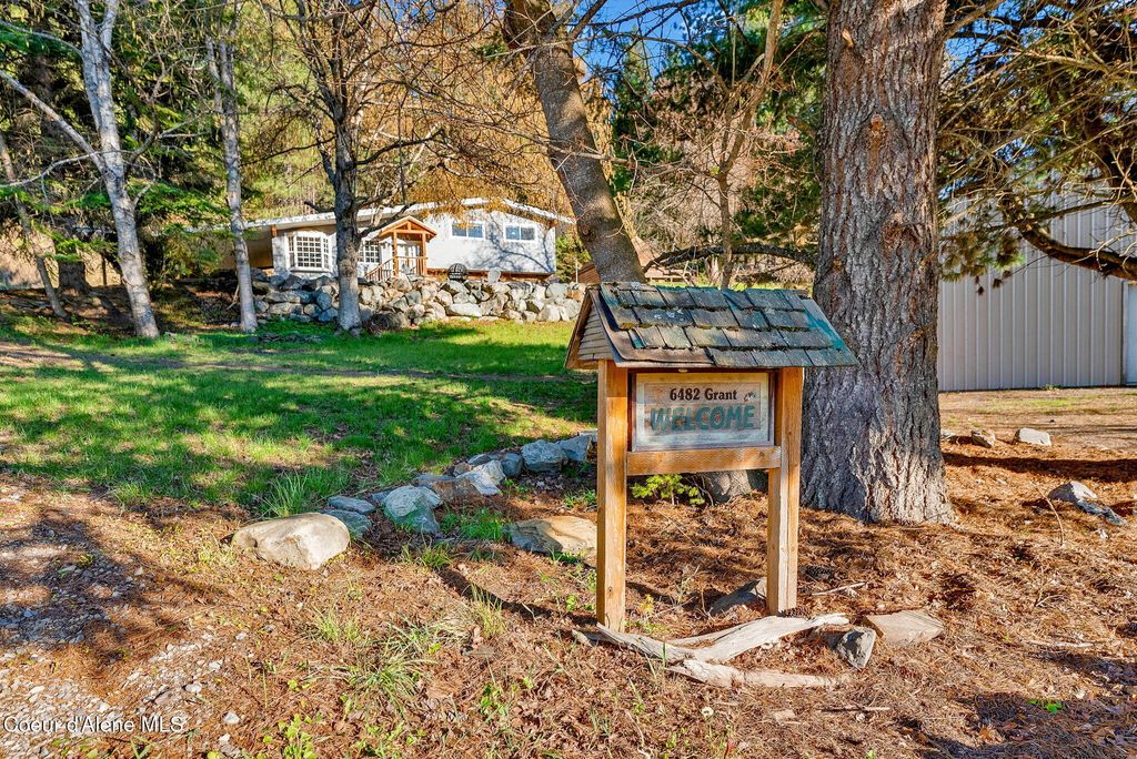 Photo of 6482 Grant St, Bonners Ferry, ID 83805 (MLS # 26-3761)