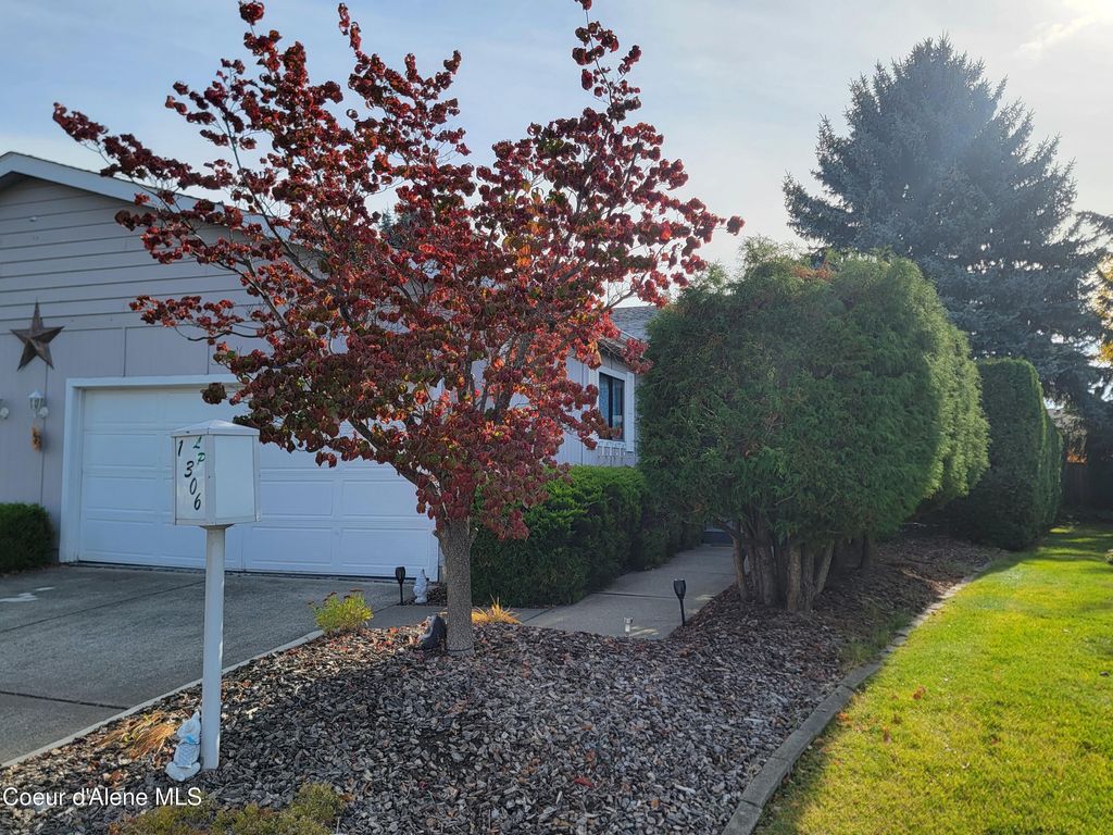 Photo of 1306 LEISURE Dr, Hayden, ID 83835 (MLS # 25-10595)