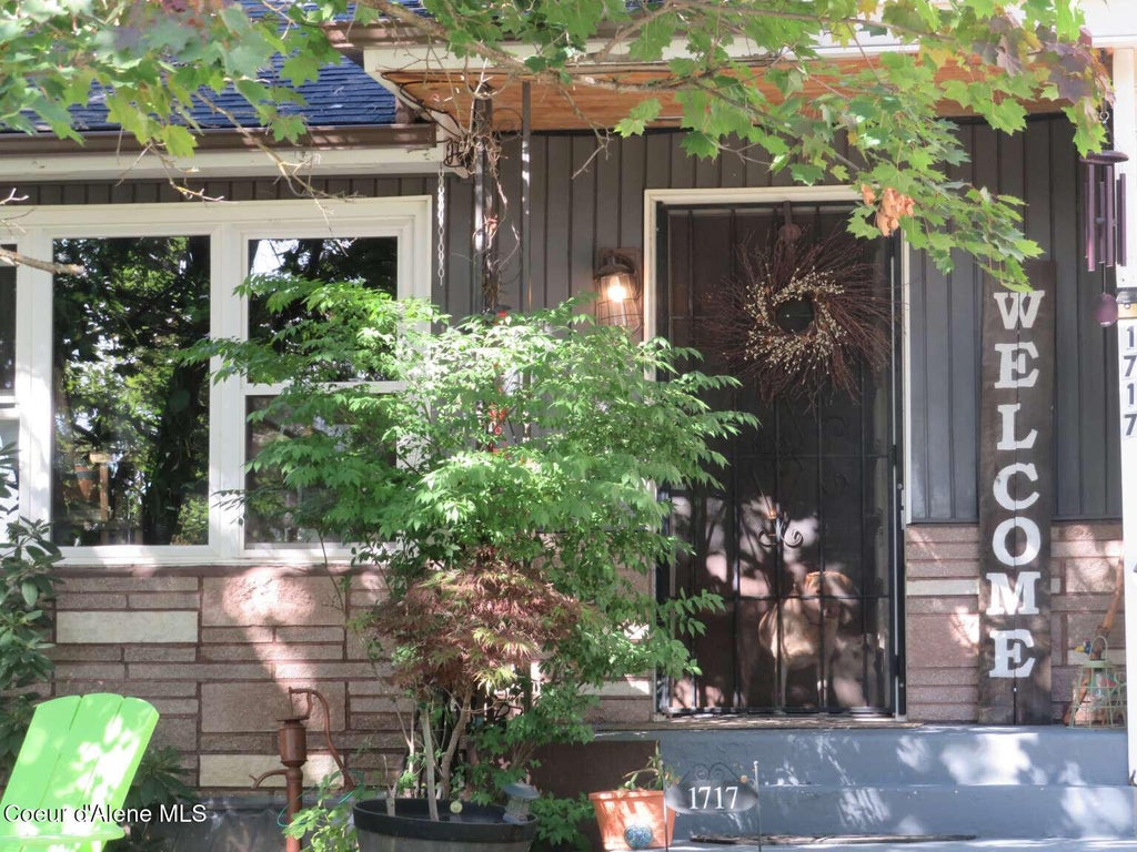 Photo of 1717 Davis AVE, Coeur dAlene, ID 83815 (MLS # 26-9288)