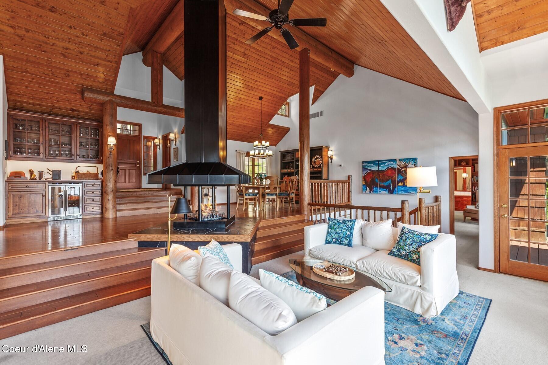 11004 Rock Cliff