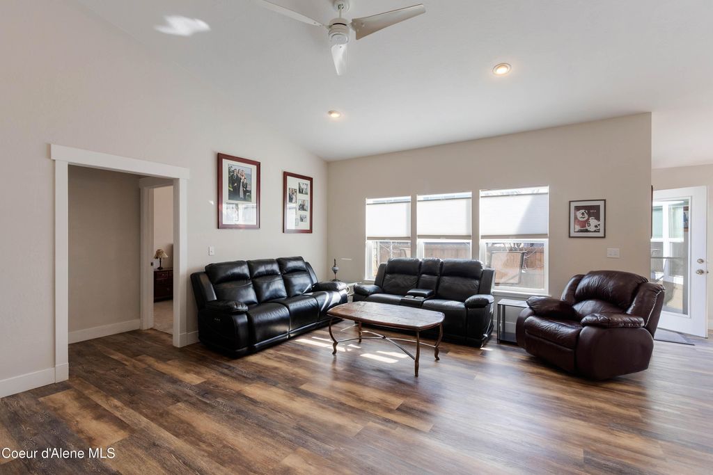 Photo of 1619 Mosshart St, Sandpoint, ID 83864 (MLS # 26-1760)