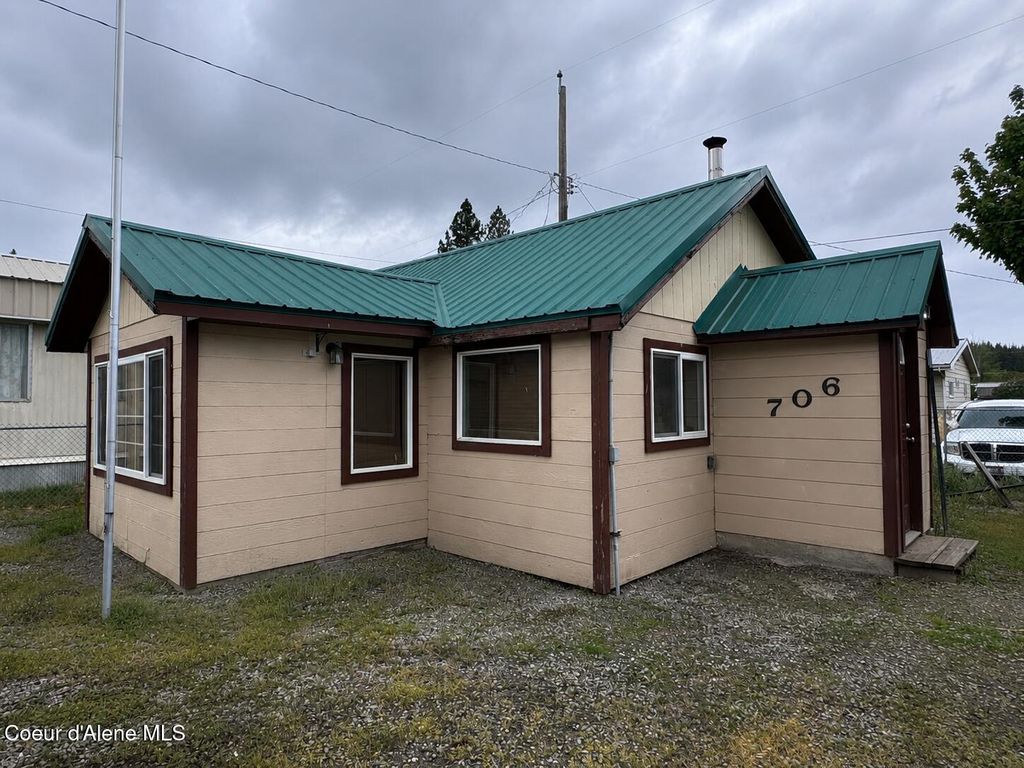 Photo of 706 B St, Pinehurst, ID 83850 (MLS # 26-5053)
