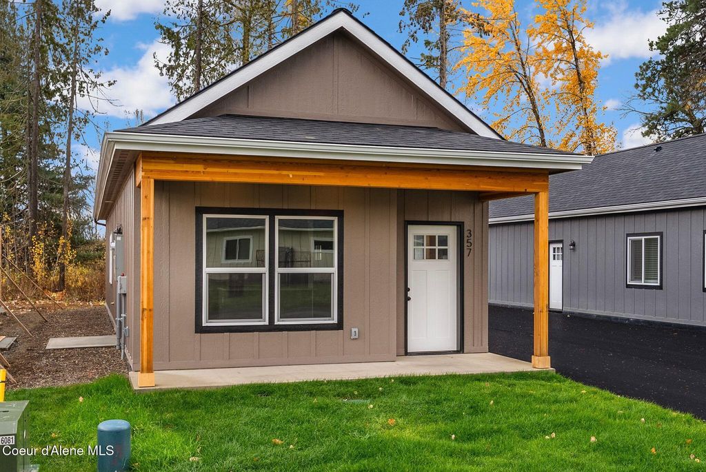 Photo of 375 Jasper Loop Loop, Ponderay, ID 83852 (MLS # 25-11256)